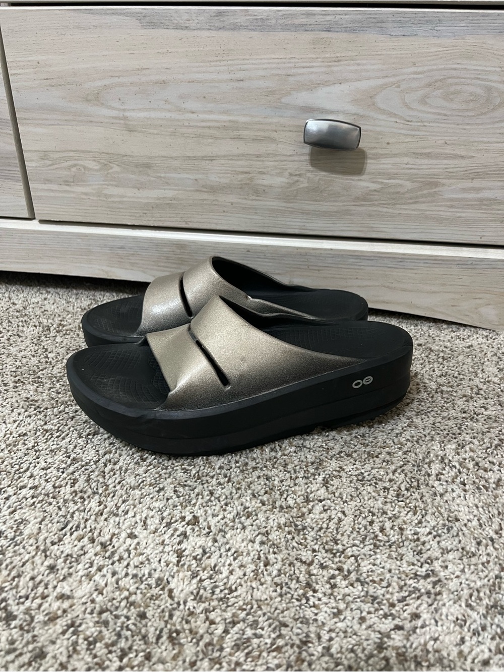 Oofos Oomega Ooahh Luxe Recovery Slide Sandals View 3